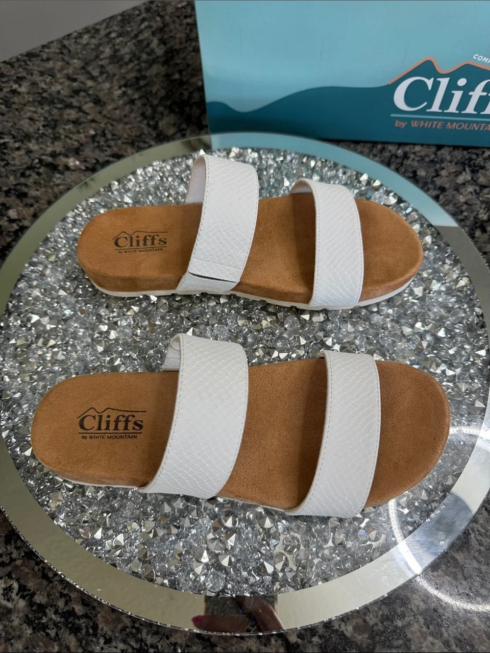 Cliffs by WHITE MOUNTAIN White Double-Strap Slide Sandals NEW 7